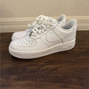 Nike Air Force 1 07 Triple White Mens Sneakers Size 11 CW2288-111